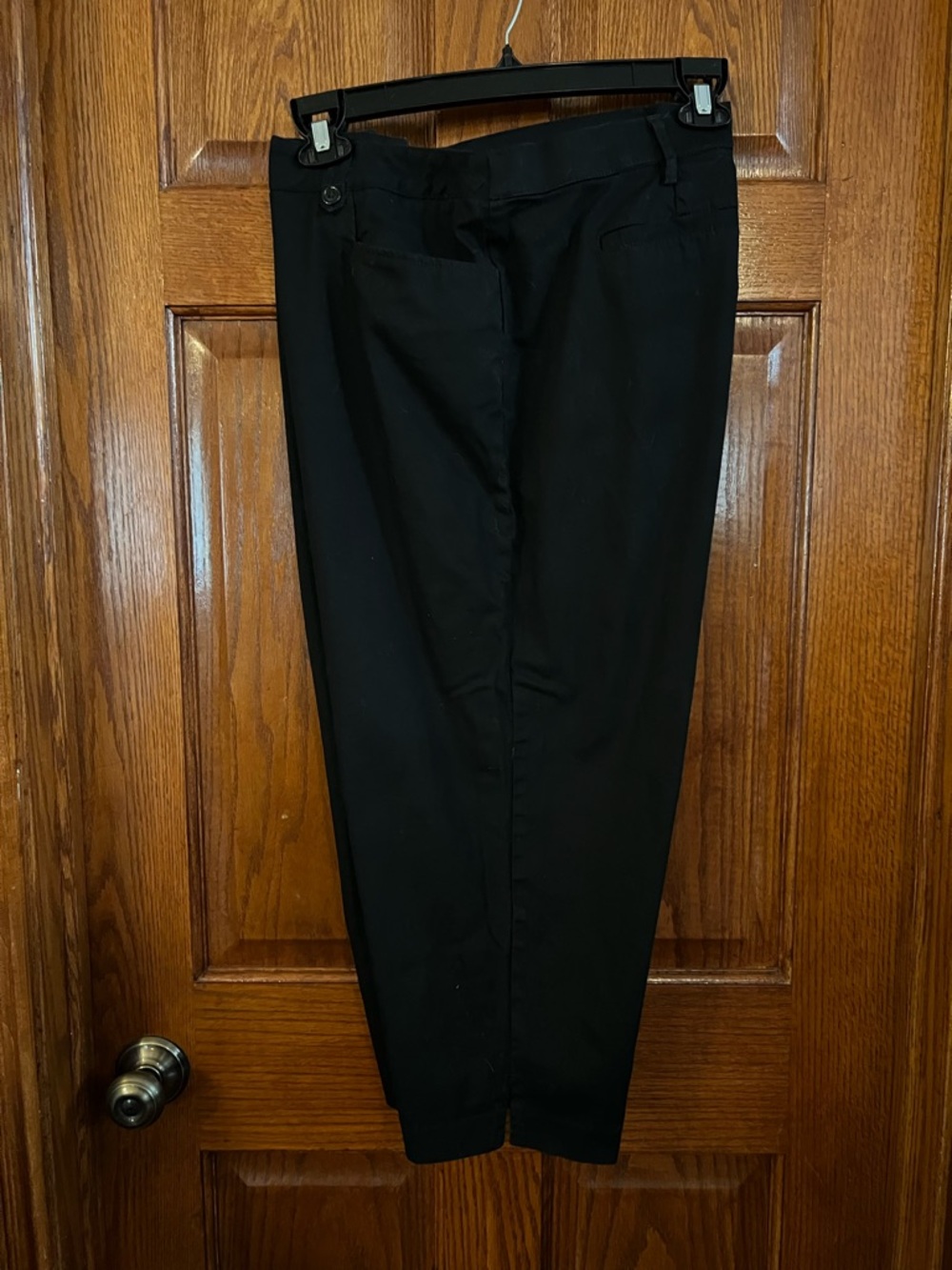 Counterparts 20W Woman’s Black Capris With Pockets